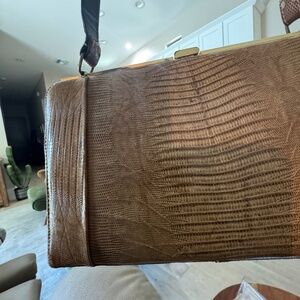 Title: Vintage 1950s–1960s Genuine Lizard Skin Structured Frame Handbag